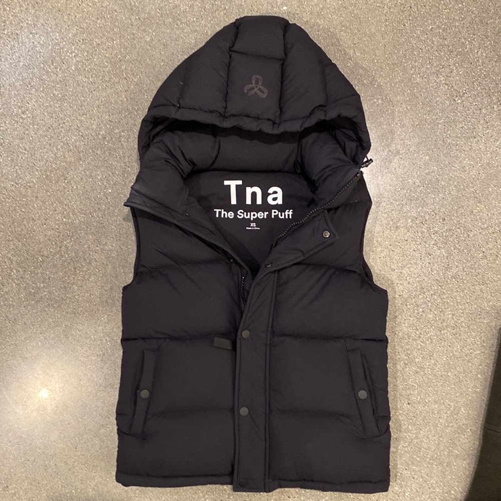 TNA Super Puff black vest XS like new!